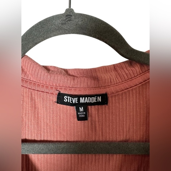 Steve Madden Ribbed Button Front Long Sleeve Top Ruched Front Mauve Size M - Picture 3 of 8